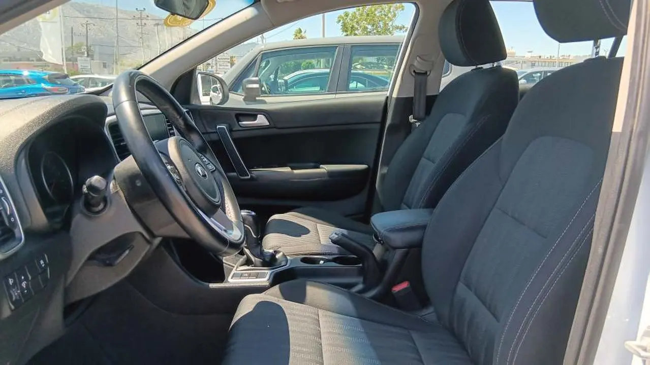 https://cdn.autoq.gr/websites/stock-center.gr/images/vehicles/kia-sportage-5-hronia-eggyisi-upgrade-aspro-2021/20250704_144425.jpg