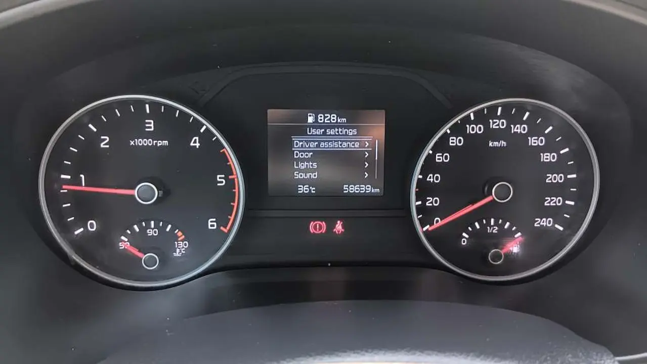 https://cdn.autoq.gr/websites/stock-center.gr/images/vehicles/kia-sportage-5-hronia-eggyisi-upgrade-aspro-2021/20250704_144641.jpg