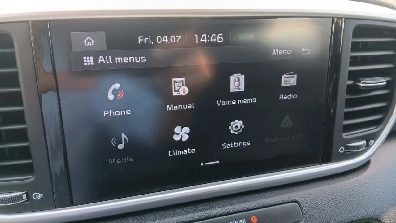 https://cdn.autoq.gr/websites/stock-center.gr/images/vehicles/kia-sportage-5-hronia-eggyisi-upgrade-aspro-2021/20250704_144653.jpg