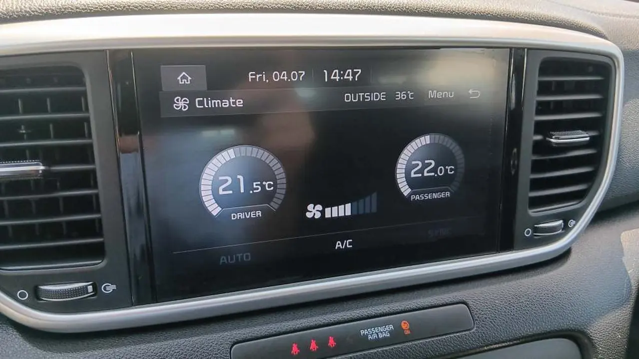 https://cdn.autoq.gr/websites/stock-center.gr/images/vehicles/kia-sportage-5-hronia-eggyisi-upgrade-aspro-2021/20250704_144703.jpg