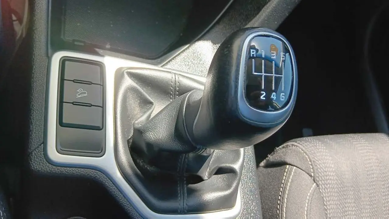 https://cdn.autoq.gr/websites/stock-center.gr/images/vehicles/kia-sportage-5-hronia-eggyisi-upgrade-aspro-2021/20250704_144818.jpg