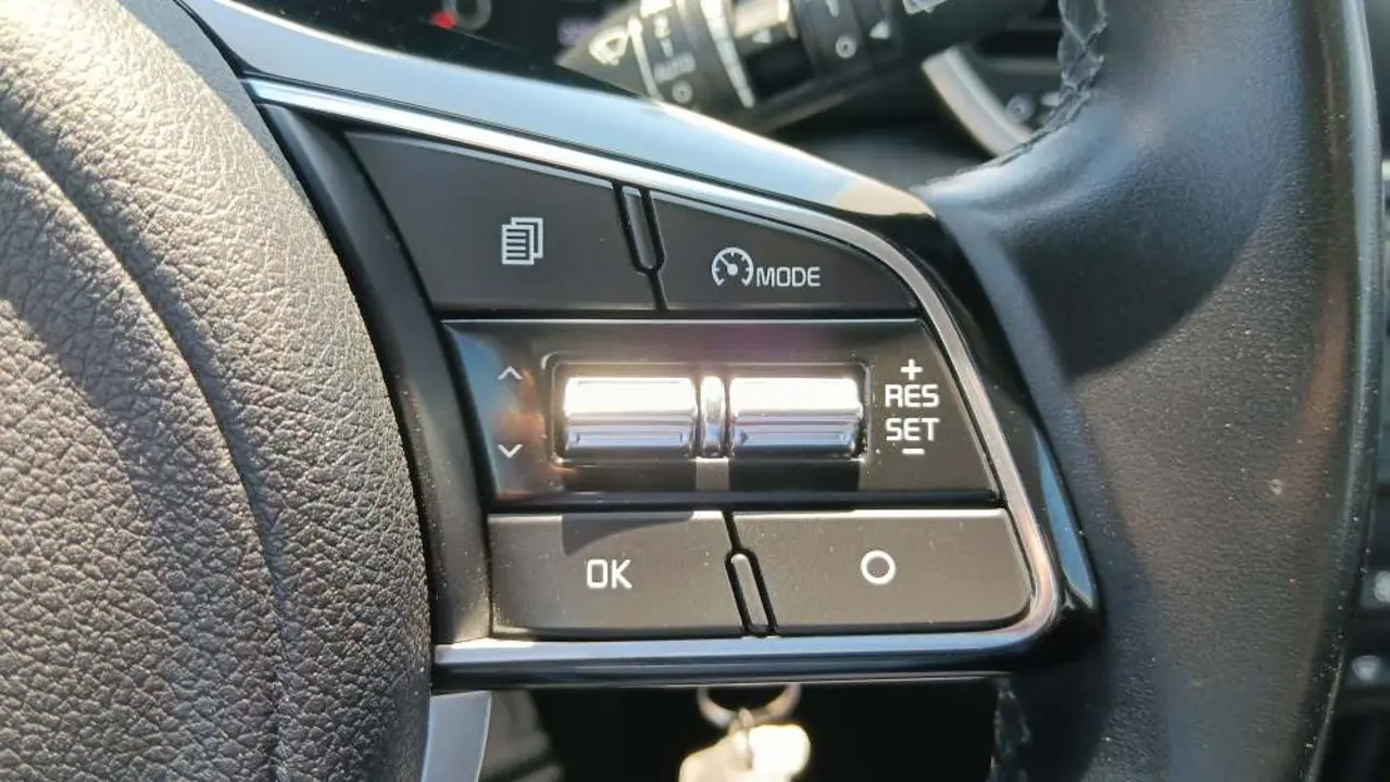 https://cdn.autoq.gr/websites/stock-center.gr/images/vehicles/kia-sportage-5-hronia-eggyisi-upgrade-aspro-2021/20250704_144903.jpg