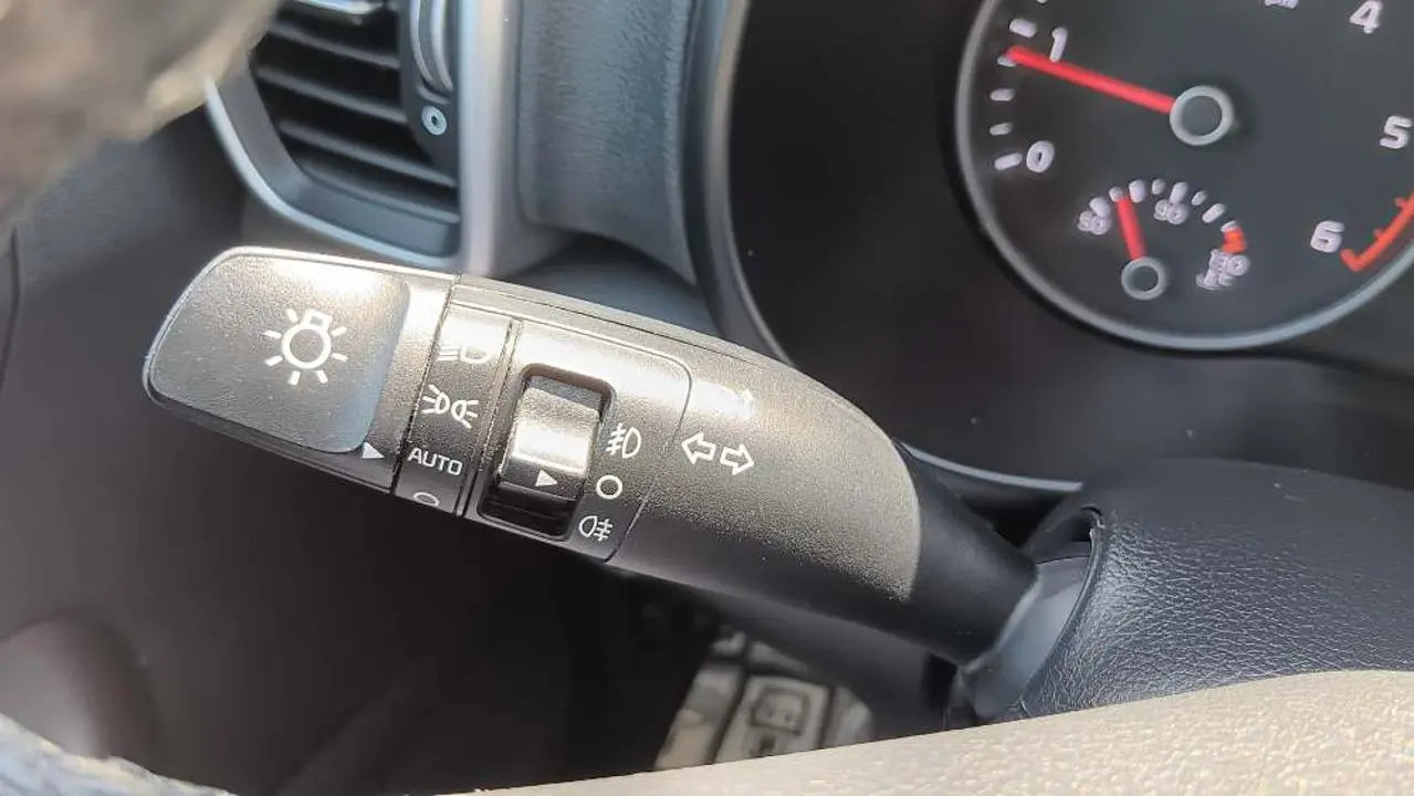 https://cdn.autoq.gr/websites/stock-center.gr/images/vehicles/kia-sportage-5-hronia-eggyisi-upgrade-aspro-2021/20250704_144911.jpg