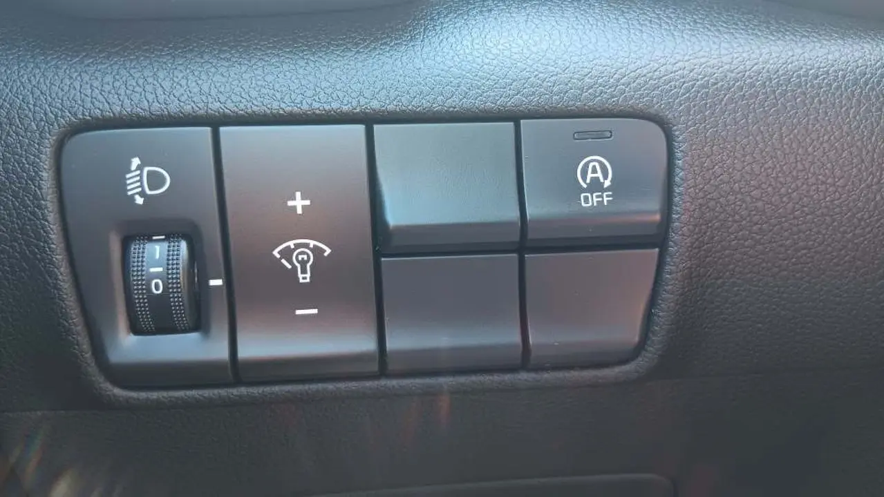https://cdn.autoq.gr/websites/stock-center.gr/images/vehicles/kia-sportage-5-hronia-eggyisi-upgrade-aspro-2021/20250704_144919.jpg