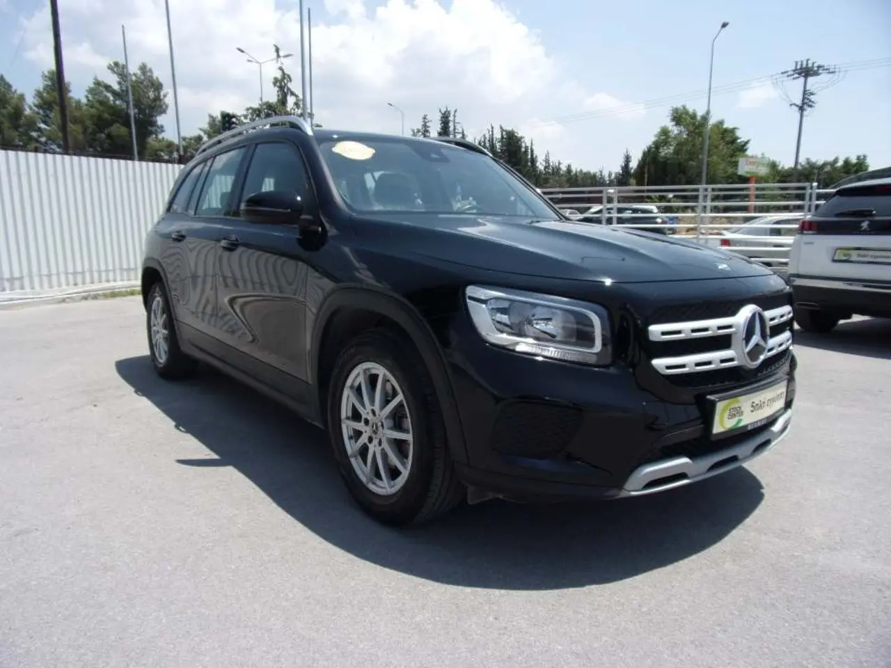 Mercedes-Benz GLB - View 1