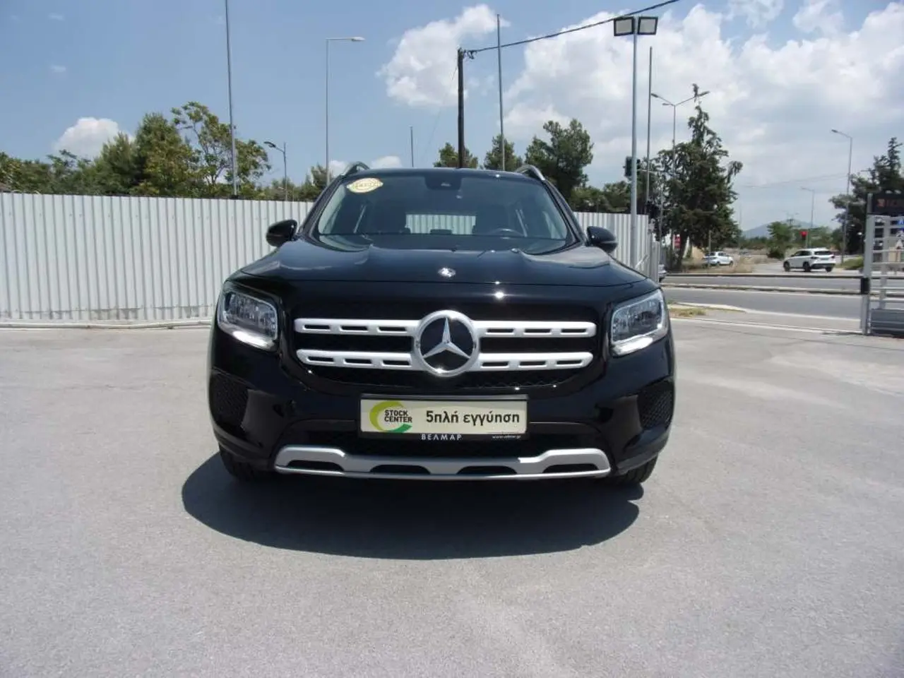 Mercedes-Benz GLB - View 3