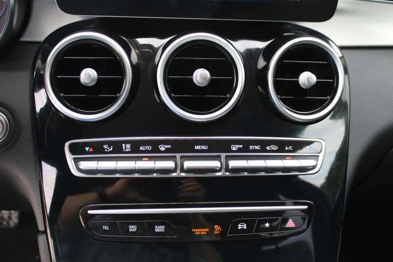 https://cdn.autoq.gr/websites/stock-center.gr/images/vehicles/mercedes-benz-glc-220-5-hronia-eggyisi-4matic-progressive-autox9-diesel-mpez-2020/mercedes-glc220-xeh-3015-29.jpg