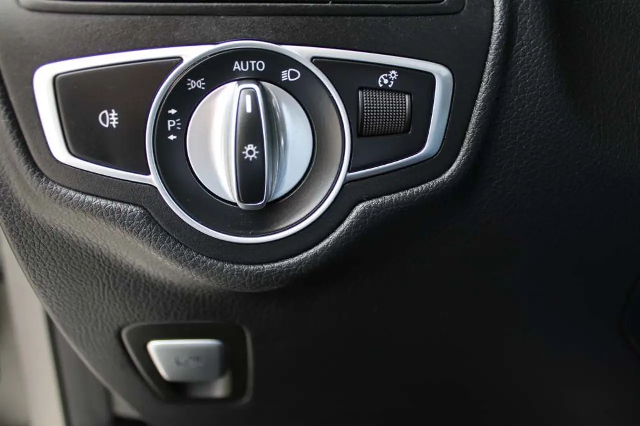 https://cdn.autoq.gr/websites/stock-center.gr/images/vehicles/mercedes-benz-glc-220-5-hronia-eggyisi-4matic-progressive-autox9-diesel-mpez-2020/mercedes-glc220-xeh-3015-33.jpg