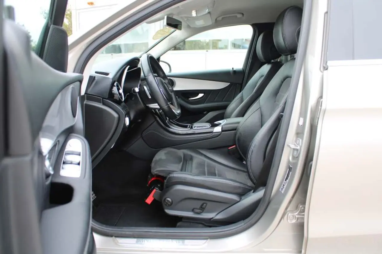 https://cdn.autoq.gr/websites/stock-center.gr/images/vehicles/mercedes-benz-glc-220-5-hronia-eggyisi-4matic-progressive-autox9-diesel-mpez-2020/mercedes-glc220-xeh-3015-9.jpg