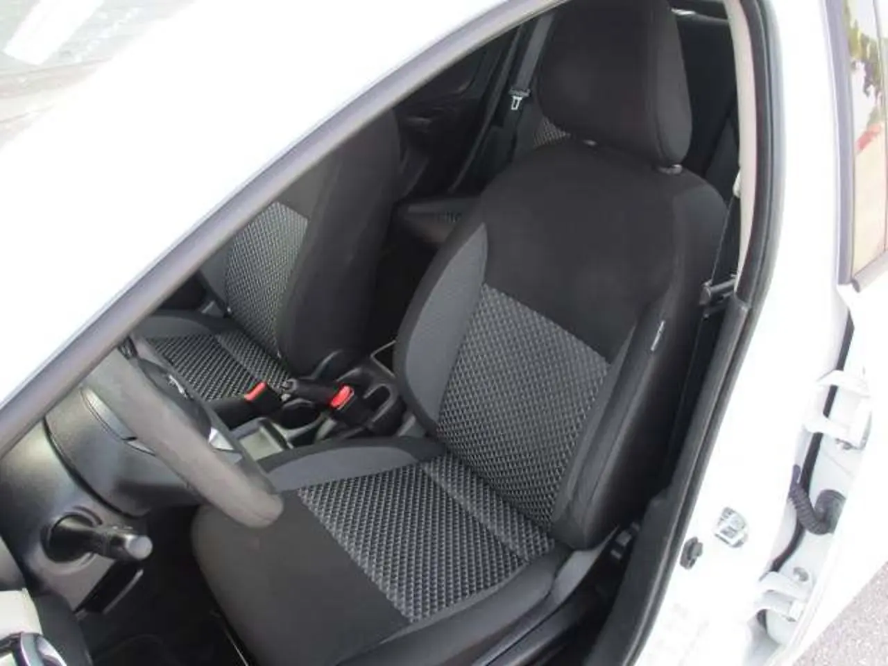 https://cdn.autoq.gr/websites/stock-center.gr/images/vehicles/nissan-micra-5-hronia-eggyisi-energy-aspro-2019-0/img_6209.jpg