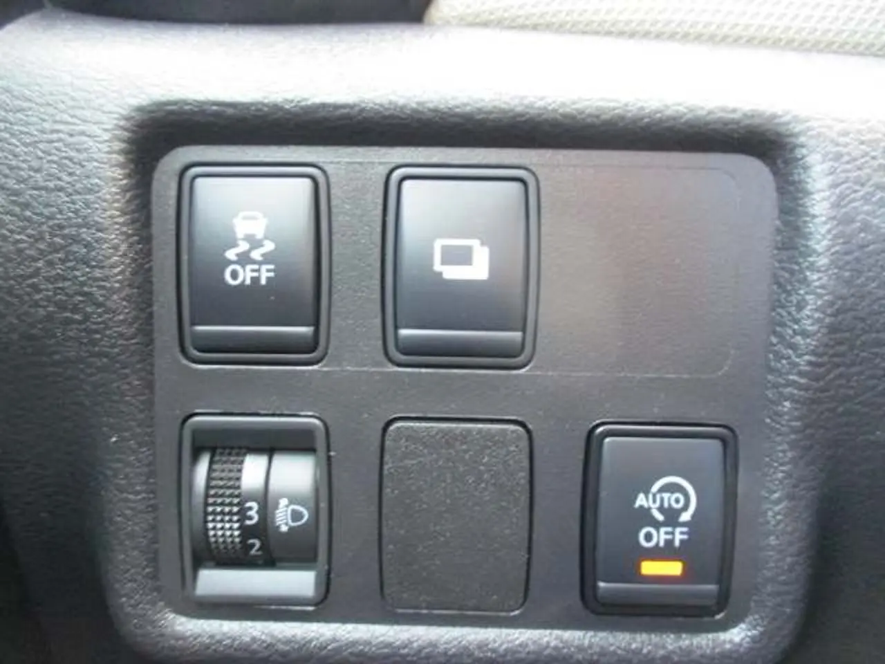 https://cdn.autoq.gr/websites/stock-center.gr/images/vehicles/nissan-micra-5-hronia-eggyisi-energy-aspro-2019-0/img_6216_0.jpg