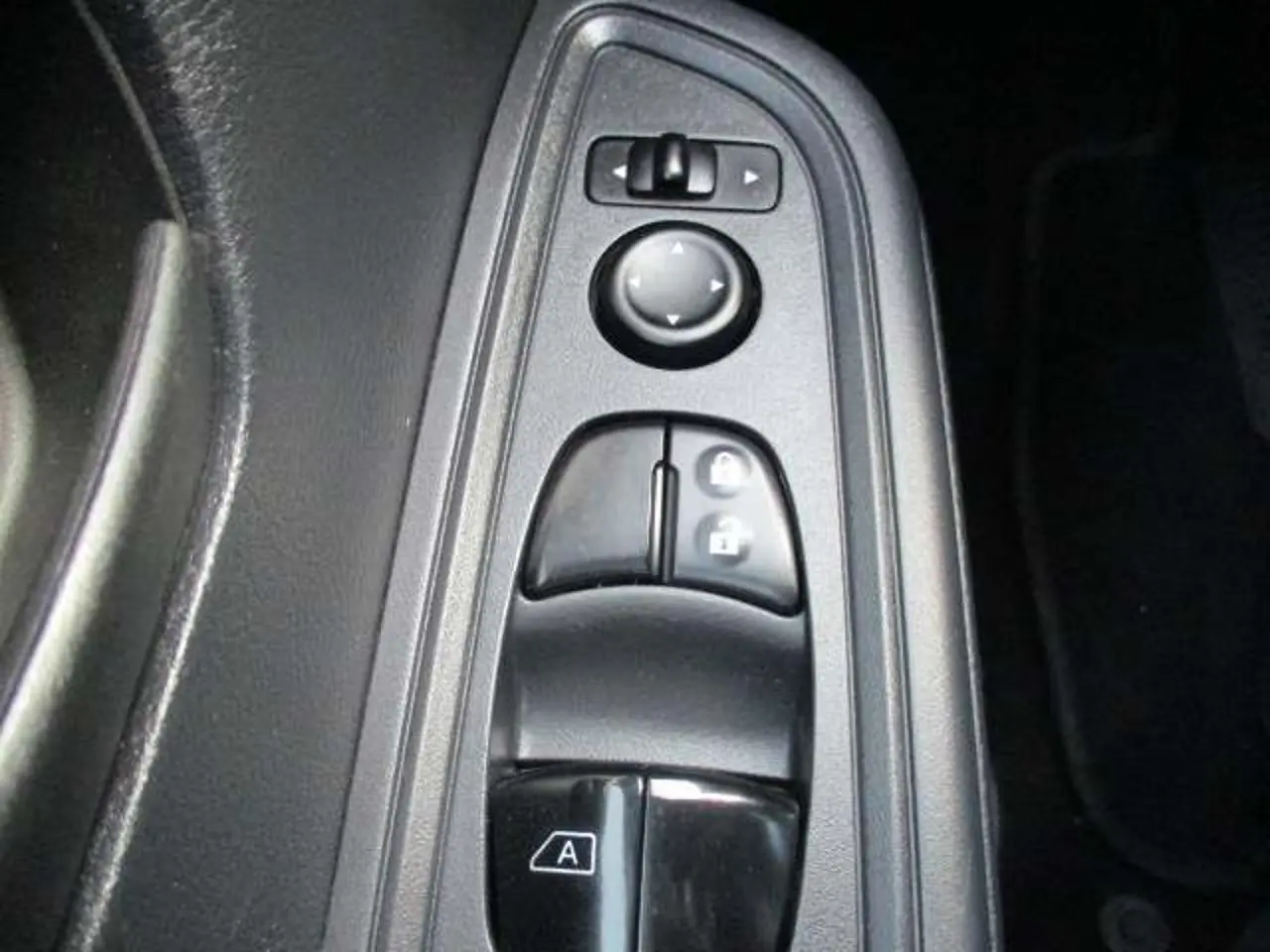 https://cdn.autoq.gr/websites/stock-center.gr/images/vehicles/nissan-micra-5-hronia-eggyisi-energy-aspro-2019-0/img_6218_0.jpg