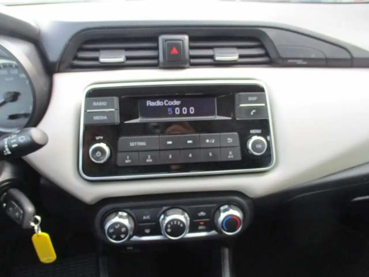 https://cdn.autoq.gr/websites/stock-center.gr/images/vehicles/nissan-micra-5-hronia-eggyisi-energy-aspro-2019-0/img_6219_0.jpg