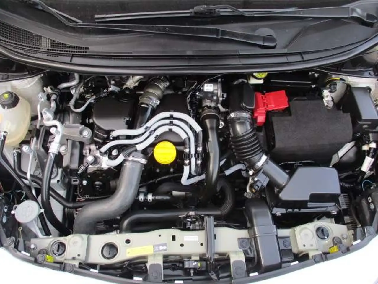 https://cdn.autoq.gr/websites/stock-center.gr/images/vehicles/nissan-micra-5-hronia-eggyisi-energy-aspro-2019-0/img_6223_0.jpg
