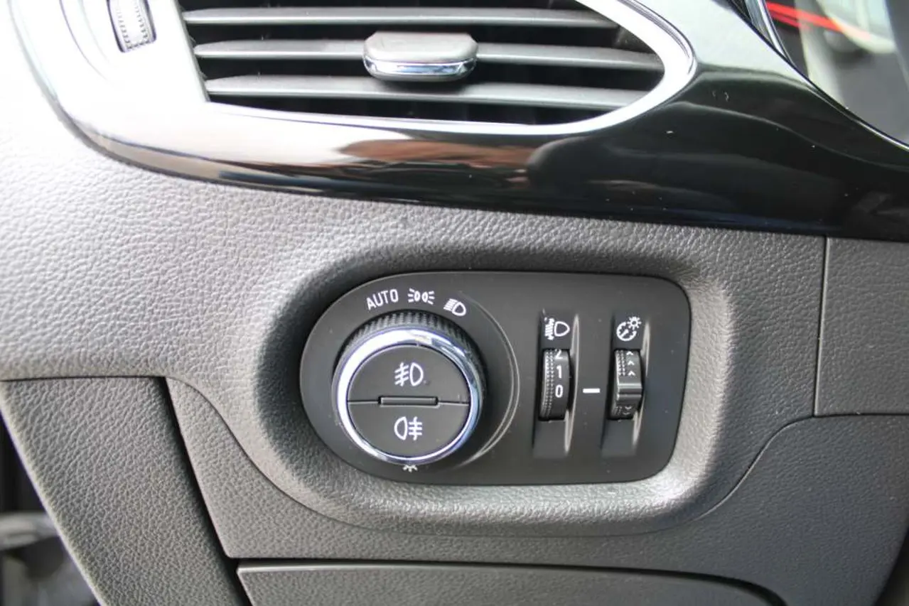 https://cdn.autoq.gr/websites/stock-center.gr/images/vehicles/opel-astra-5-hronia-eggyisi-elegance-diesel-gkri-2021-0/opel-astra-xem-1251-20.jpg