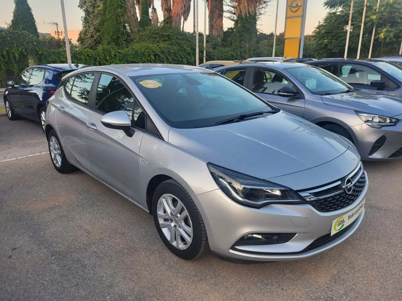 Opel Astra - View 2