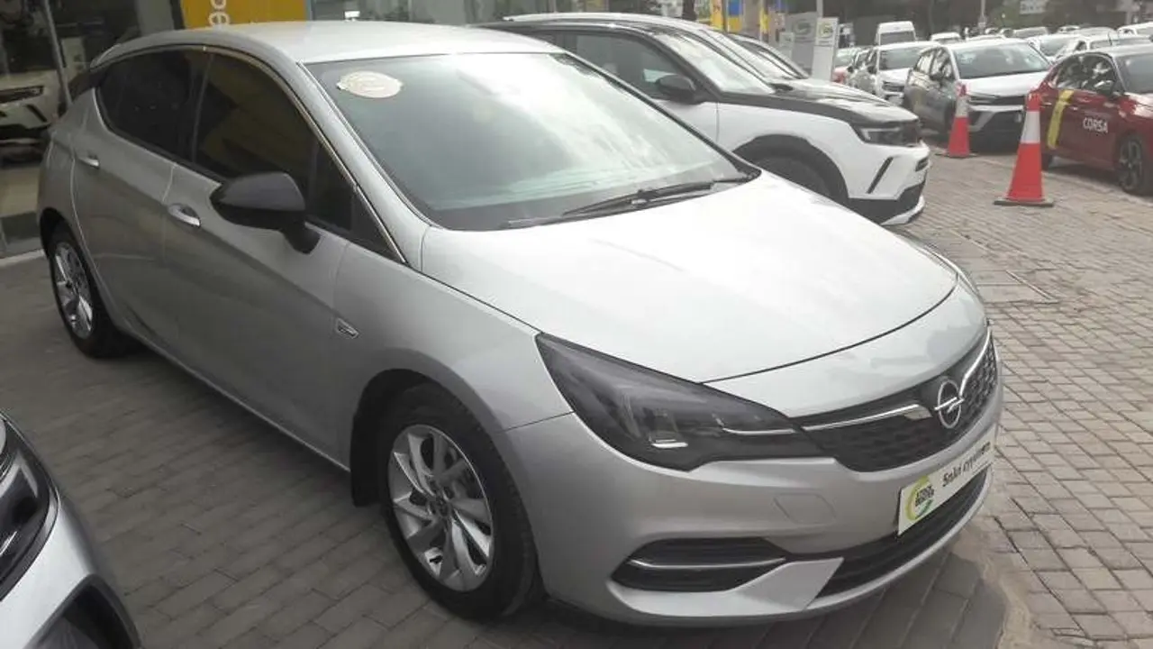 Opel Astra - View 1