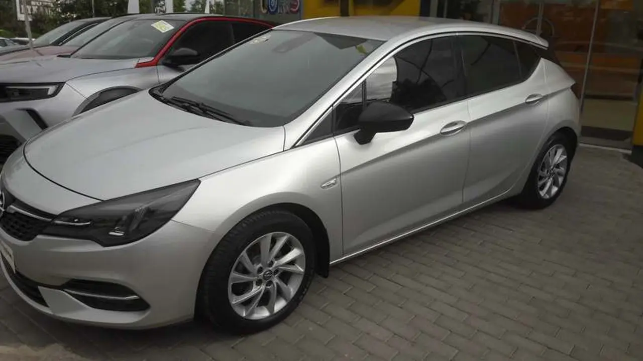 Opel Astra - View 3