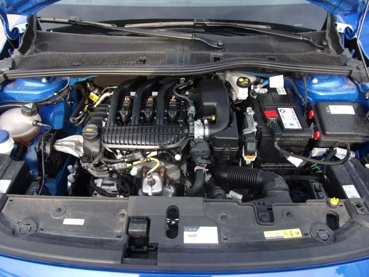 https://cdn.autoq.gr/websites/stock-center.gr/images/vehicles/opel-corsa-5-hronia-eggyisi-corsa-edition-12lt-75hp-ss-mt5-mple-2024/opel-corsa-blue-20.jpg