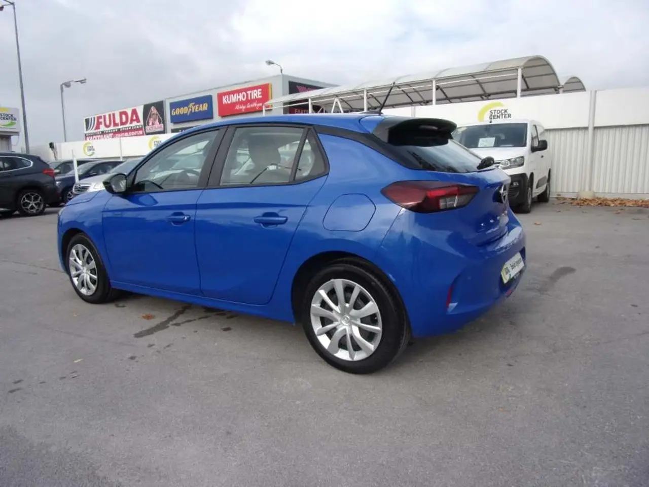 https://cdn.autoq.gr/websites/stock-center.gr/images/vehicles/opel-corsa-5-hronia-eggyisi-corsa-edition-12lt-75hp-ss-mt5-mple-2024/opel-corsa-blue-4.jpg