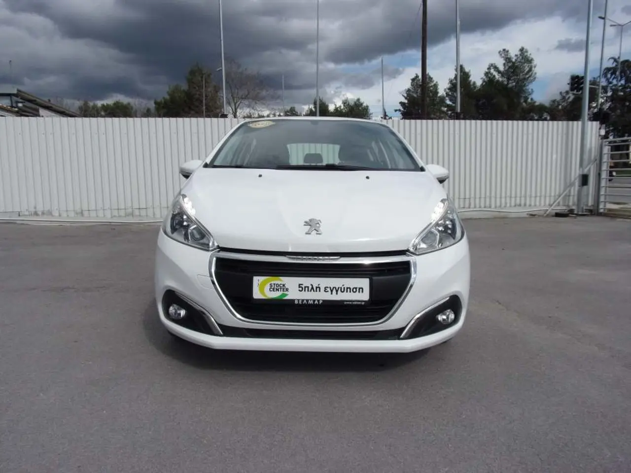 Peugeot 208 - View 2