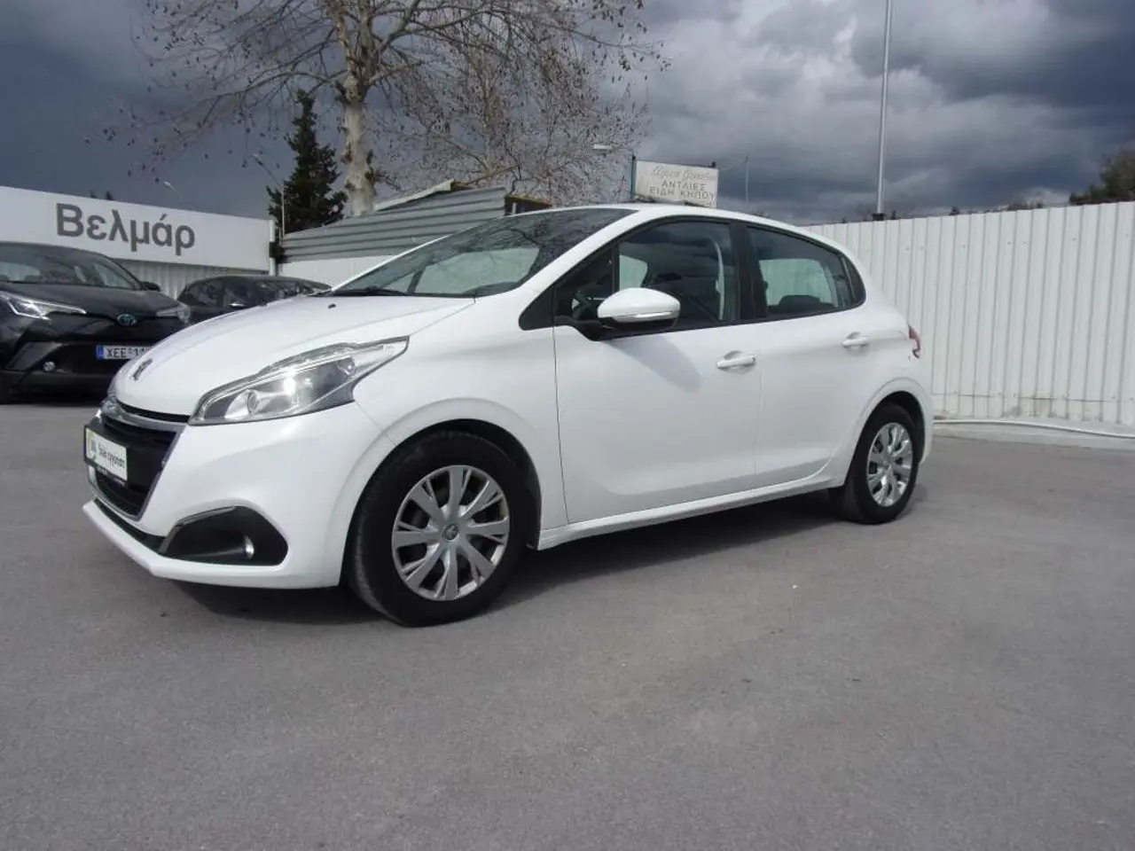 Peugeot 208 - View 3