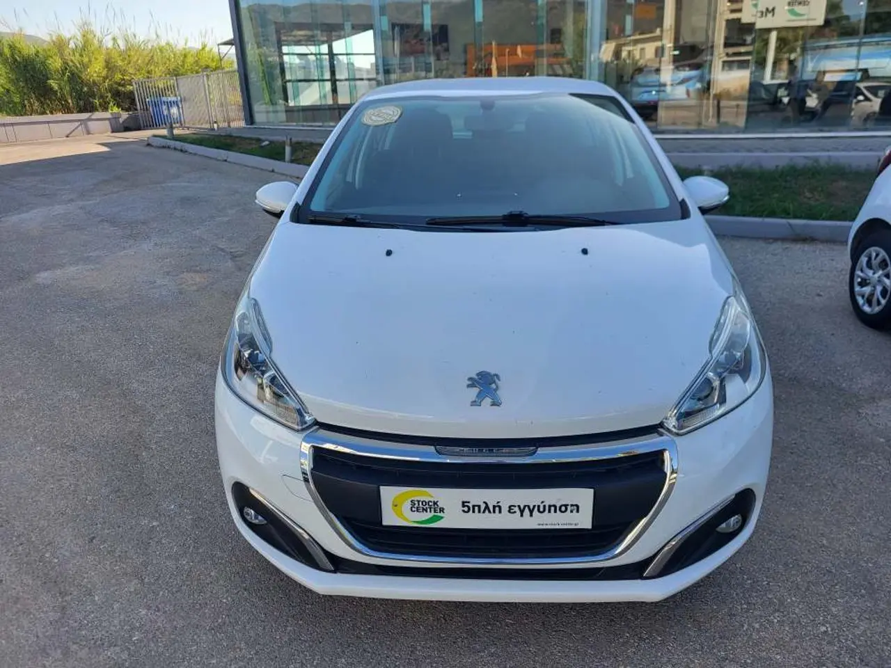 Peugeot 208 - View 3