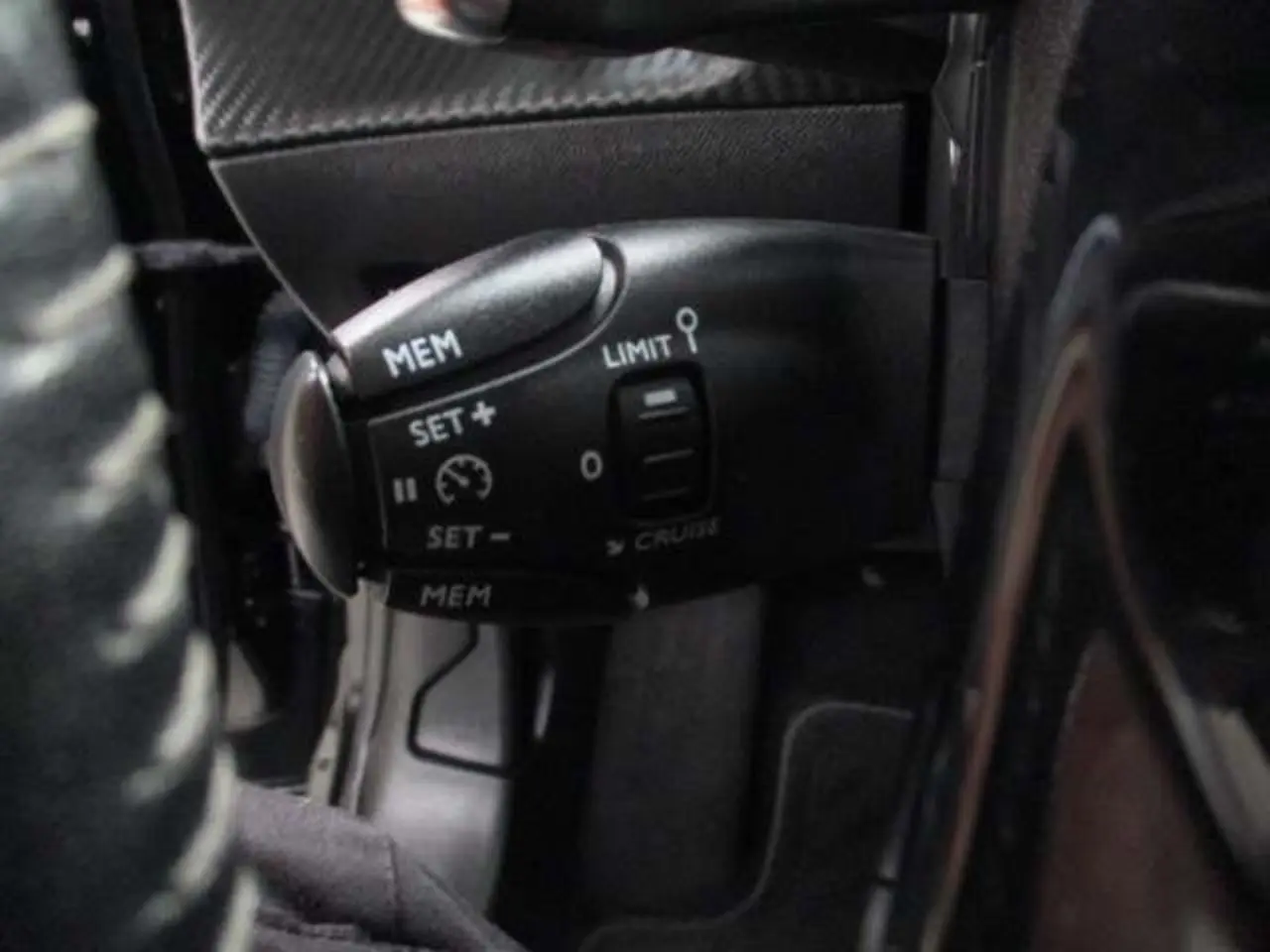 https://cdn.autoq.gr/websites/stock-center.gr/images/vehicles/peugeot-208-5-hronia-eggyisi-active-mayro-2021/img_7954.jpg