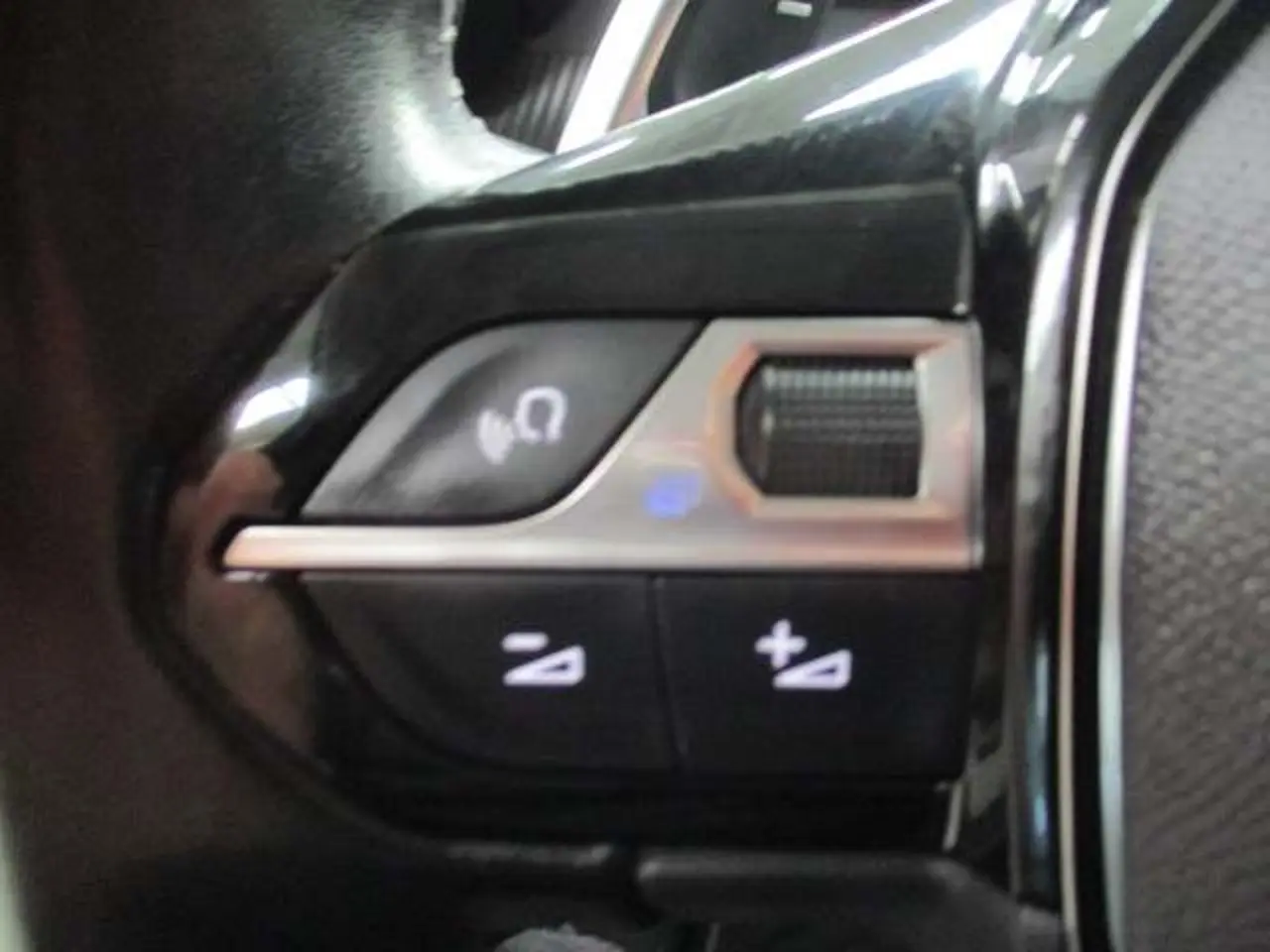 https://cdn.autoq.gr/websites/stock-center.gr/images/vehicles/peugeot-208-5-hronia-eggyisi-active-mayro-2021/img_7955.jpg