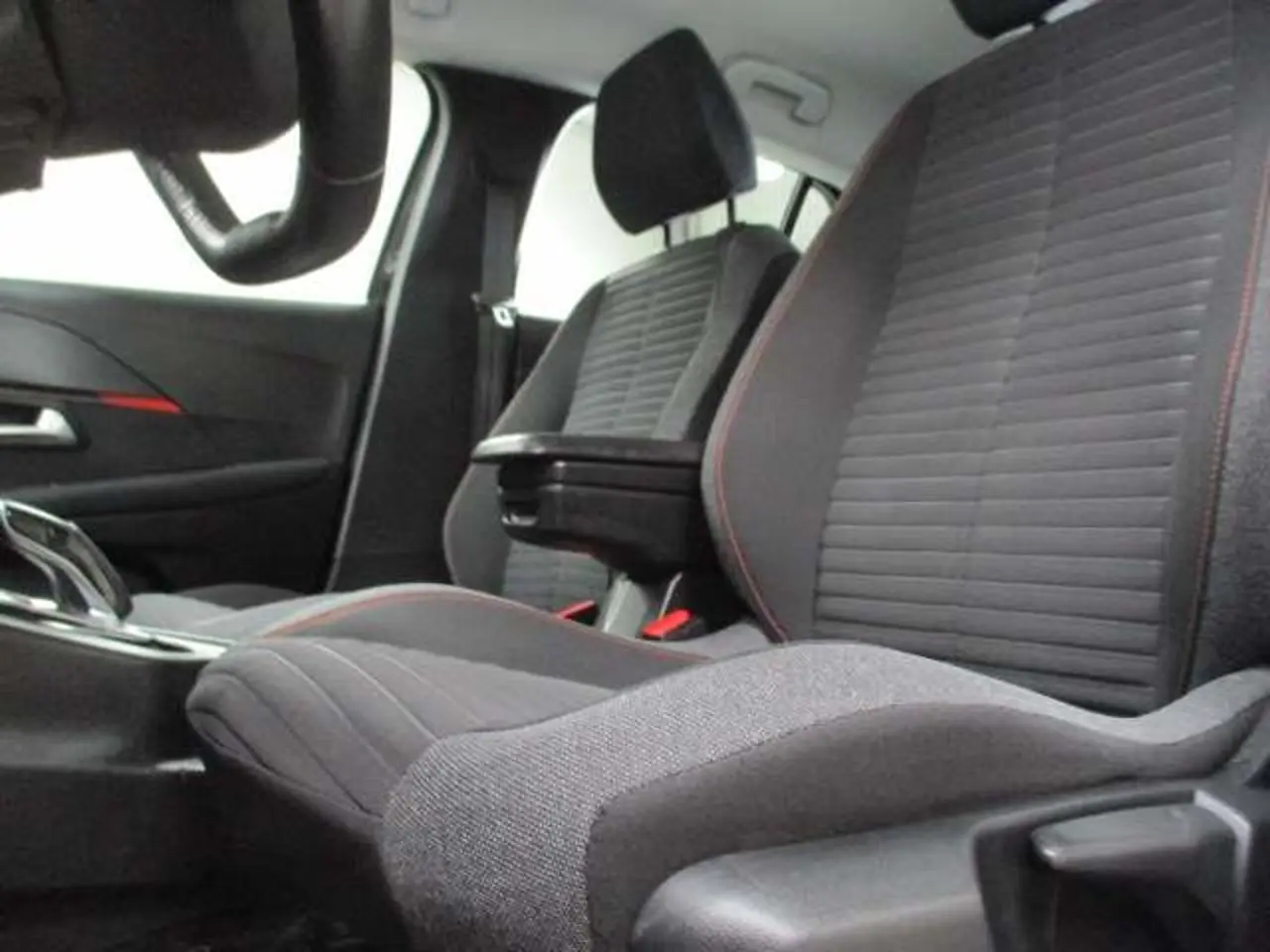 https://cdn.autoq.gr/websites/stock-center.gr/images/vehicles/peugeot-208-5-hronia-eggyisi-active-mayro-2021/img_7958.jpg