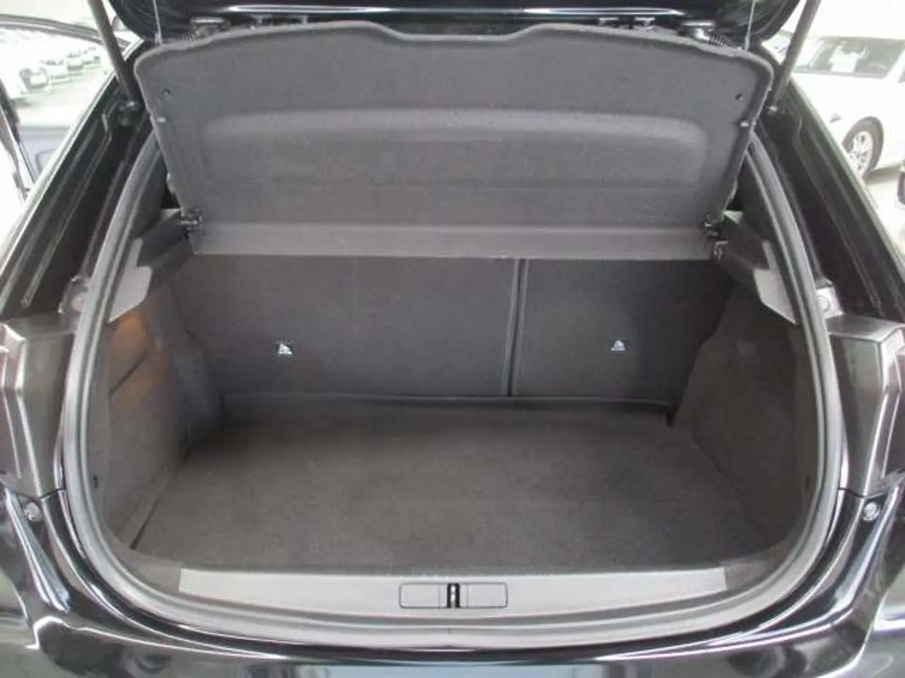 https://cdn.autoq.gr/websites/stock-center.gr/images/vehicles/peugeot-208-5-hronia-eggyisi-active-mayro-2021/img_7960.jpg