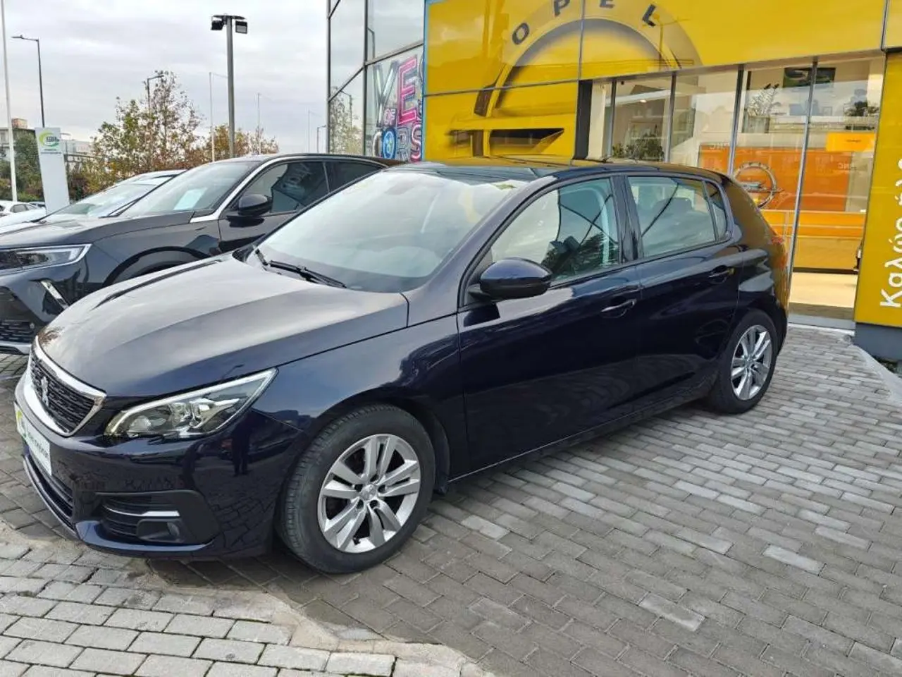 Peugeot 308 - View 3