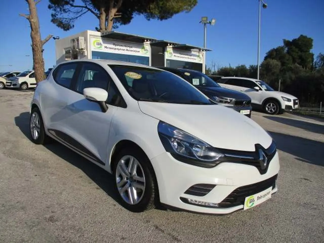 Renault Clio - View 1