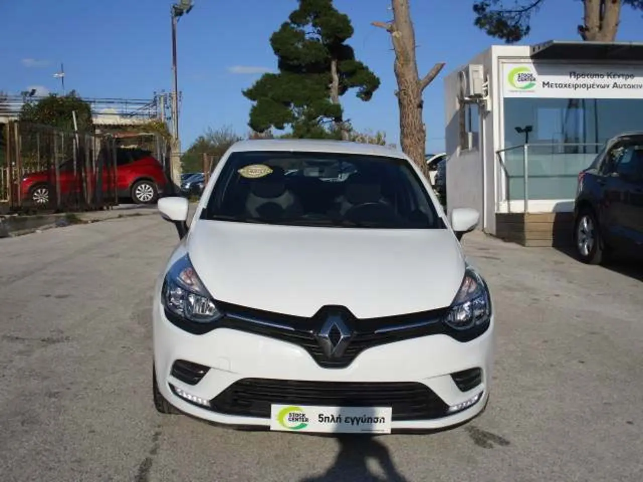 Renault Clio - View 2