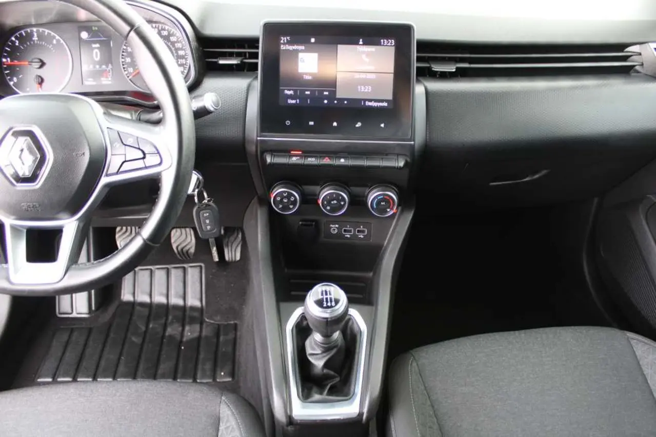 https://cdn.autoq.gr/websites/stock-center.gr/images/vehicles/renault-clio-5-hronia-eggyisi-expression-diesel-mple-2019/renault-clio-xee5475-13.jpg
