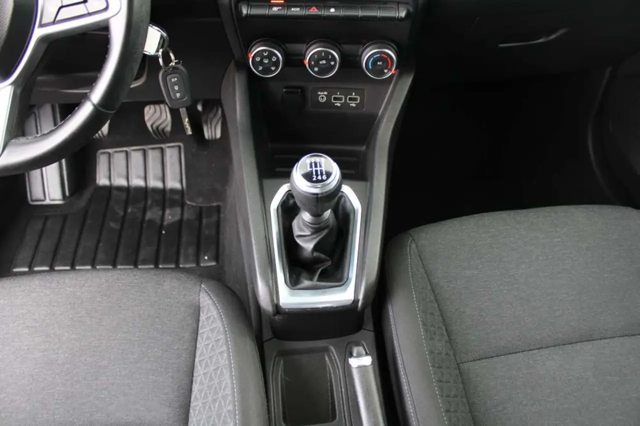 https://cdn.autoq.gr/websites/stock-center.gr/images/vehicles/renault-clio-5-hronia-eggyisi-expression-diesel-mple-2019/renault-clio-xee5475-22.jpg