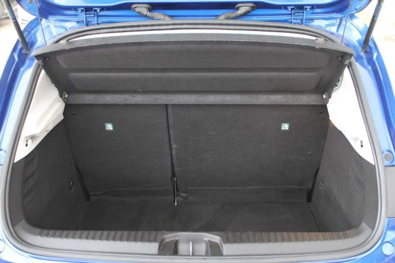 https://cdn.autoq.gr/websites/stock-center.gr/images/vehicles/renault-clio-5-hronia-eggyisi-expression-diesel-mple-2019/renault-clio-xee5475-24.jpg