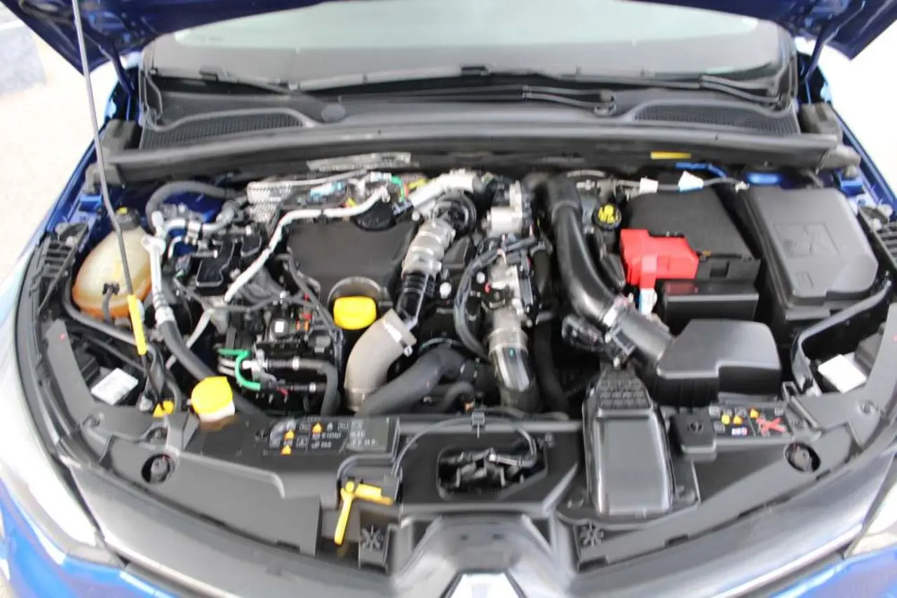 https://cdn.autoq.gr/websites/stock-center.gr/images/vehicles/renault-clio-5-hronia-eggyisi-expression-diesel-mple-2019/renault-clio-xee5475-25.jpg