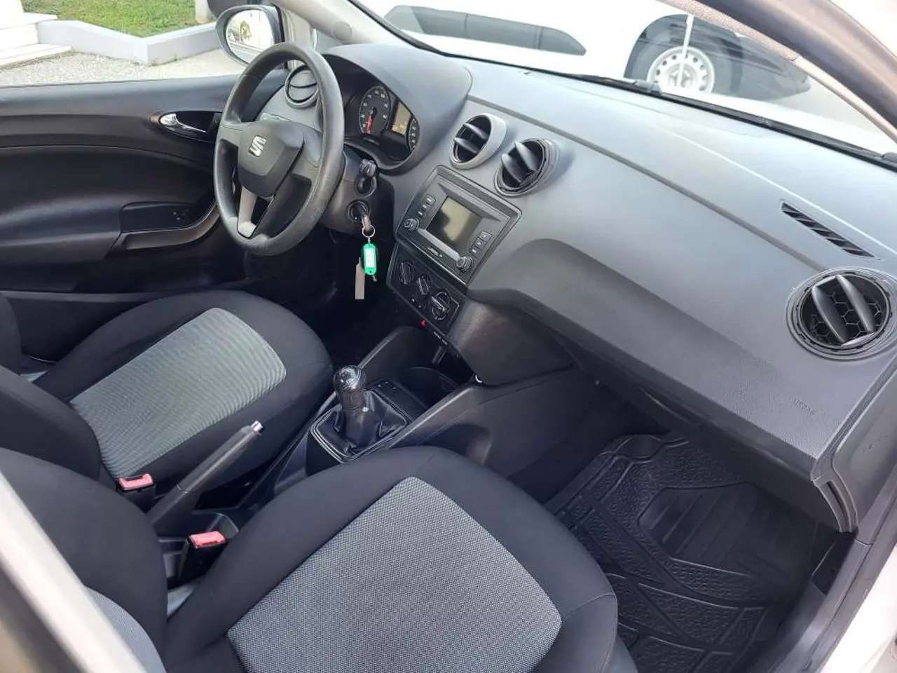 https://cdn.autoq.gr/websites/stock-center.gr/images/vehicles/seat-ibiza-5-hronia-eggyisi-ibiza-10-style-75hp-benz-aspro-2017/20241113_135547.jpg
