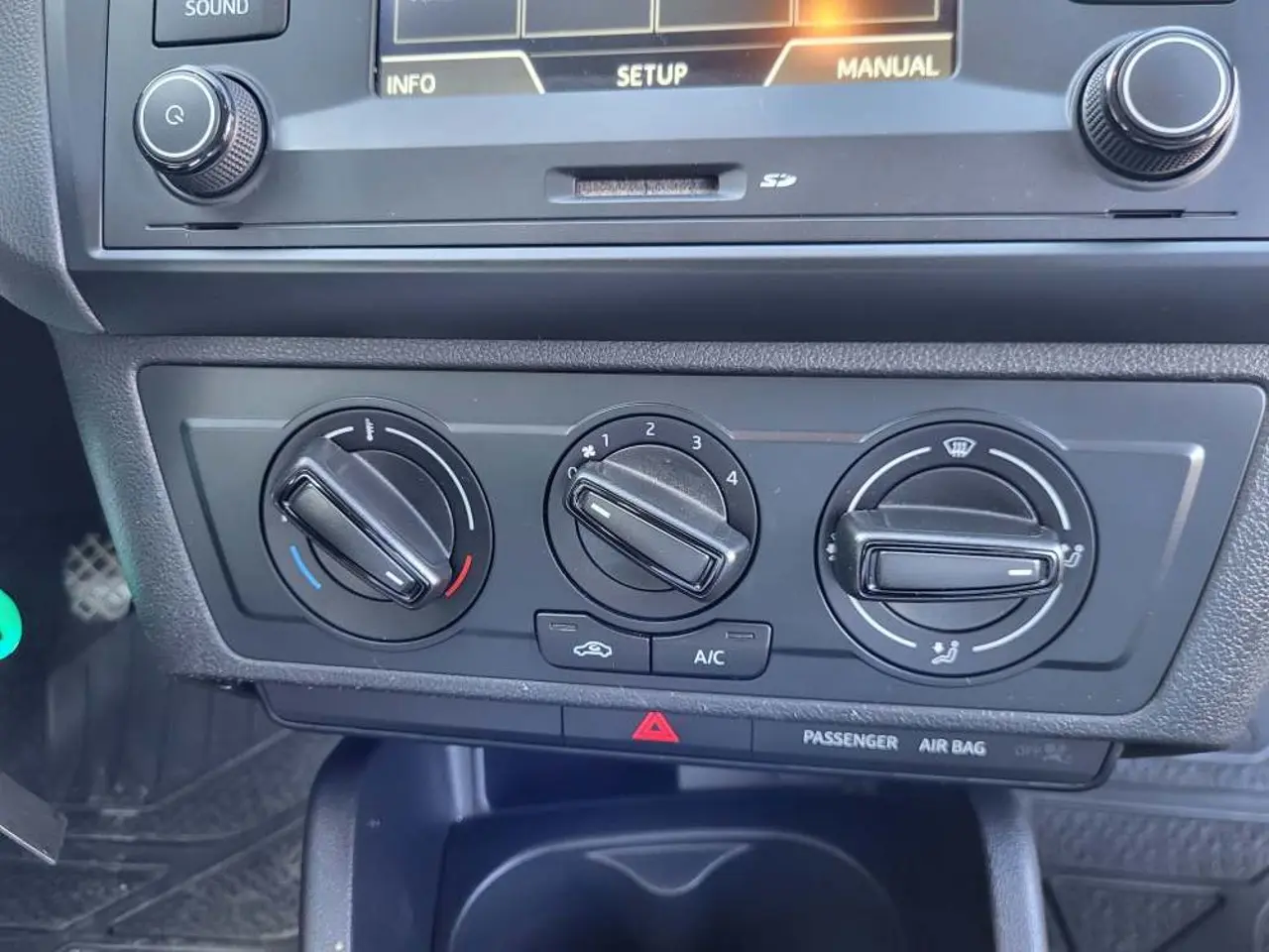 https://cdn.autoq.gr/websites/stock-center.gr/images/vehicles/seat-ibiza-5-hronia-eggyisi-ibiza-10-style-75hp-benz-aspro-2017/20241113_135619.jpg