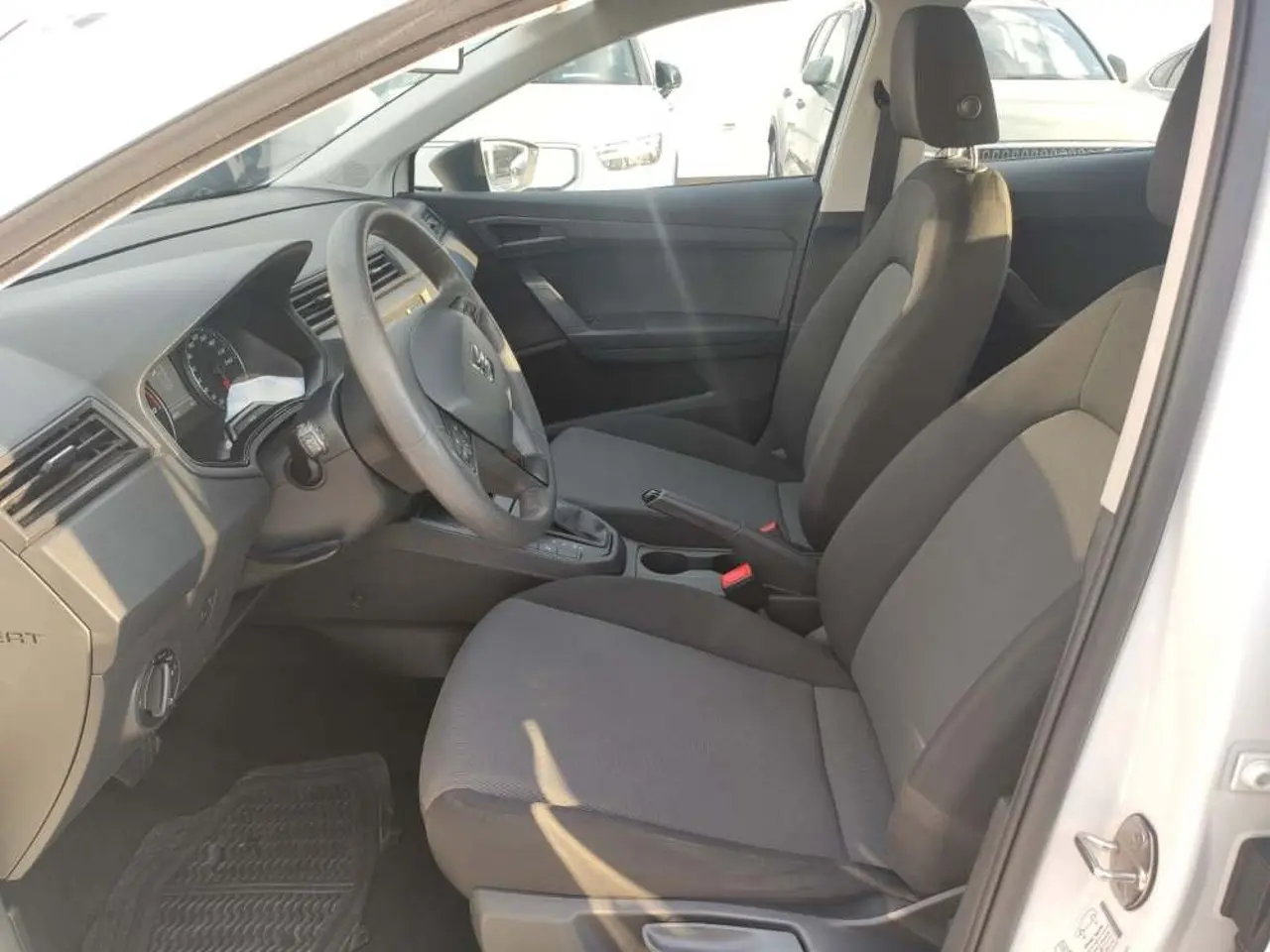 https://cdn.autoq.gr/websites/stock-center.gr/images/vehicles/seat-ibiza-5-hronia-eggyisi-refer-tsi-dsg-aspro-2020/img_5536.jpeg