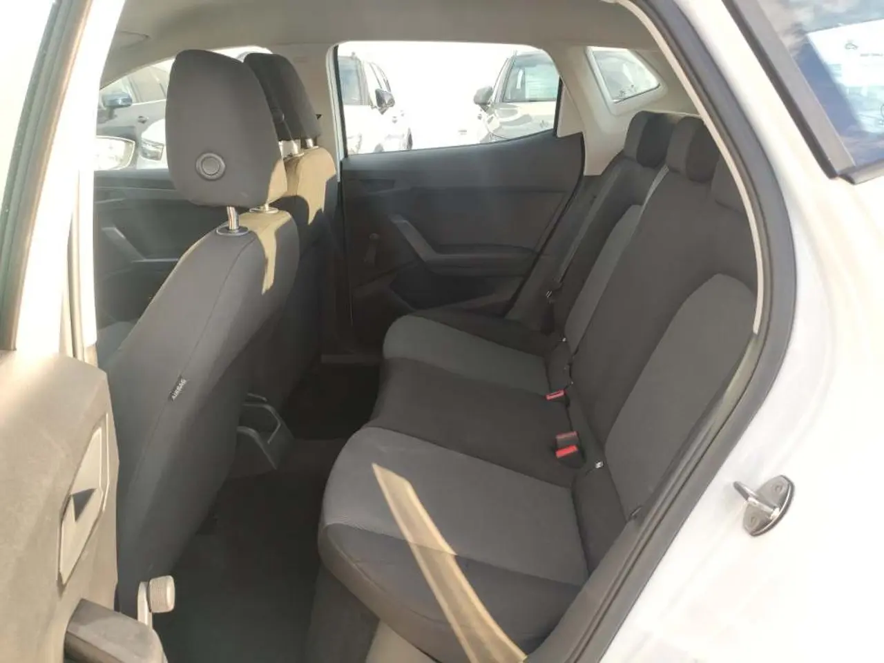 https://cdn.autoq.gr/websites/stock-center.gr/images/vehicles/seat-ibiza-5-hronia-eggyisi-refer-tsi-dsg-aspro-2020/img_5537.jpeg