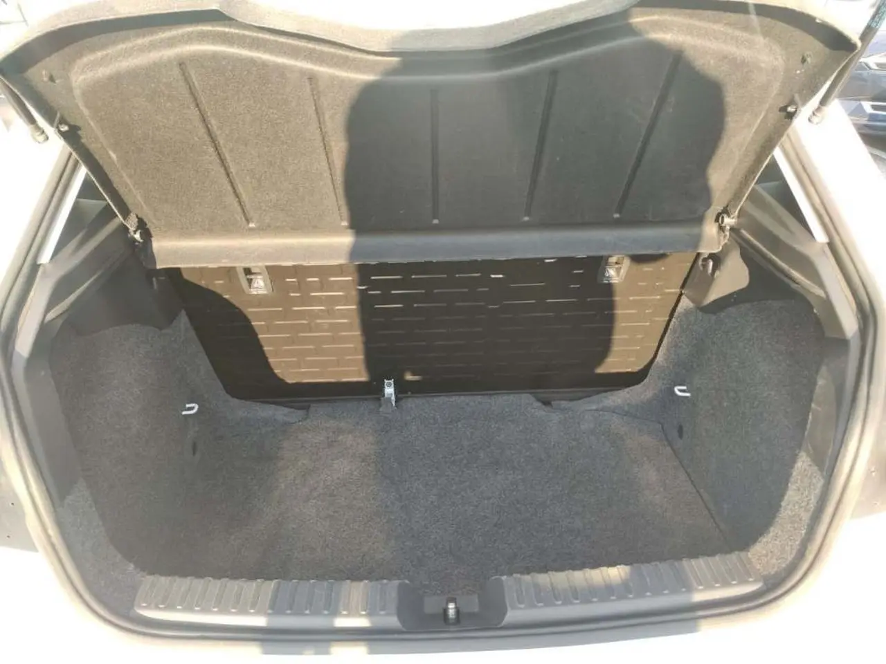 https://cdn.autoq.gr/websites/stock-center.gr/images/vehicles/seat-ibiza-5-hronia-eggyisi-refer-tsi-dsg-aspro-2020/img_5547.jpeg