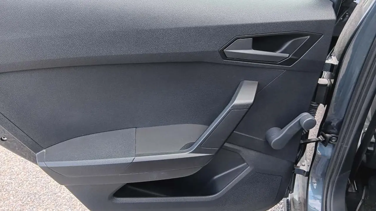 https://cdn.autoq.gr/websites/stock-center.gr/images/vehicles/seat-ibiza-5-hronia-eggyisi-reference-gkri-2021/20250528_165748.jpg