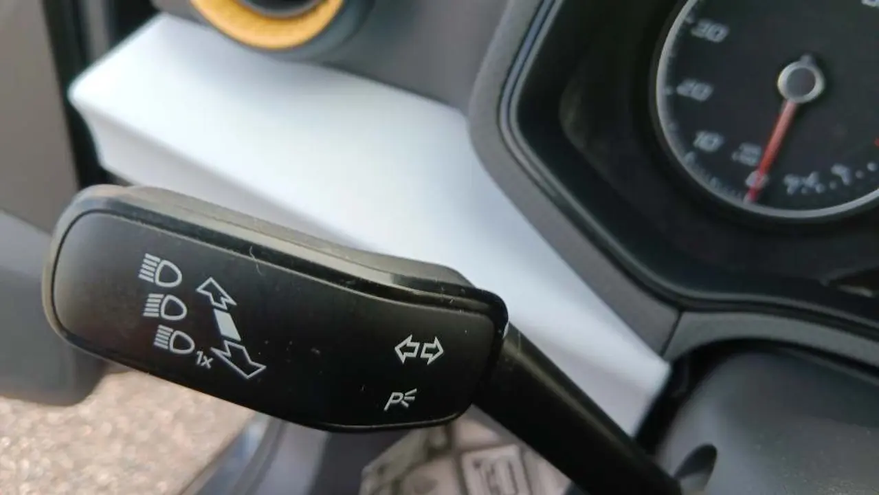 https://cdn.autoq.gr/websites/stock-center.gr/images/vehicles/seat-ibiza-5-hronia-eggyisi-reference-gkri-2021/20250528_165942.jpg