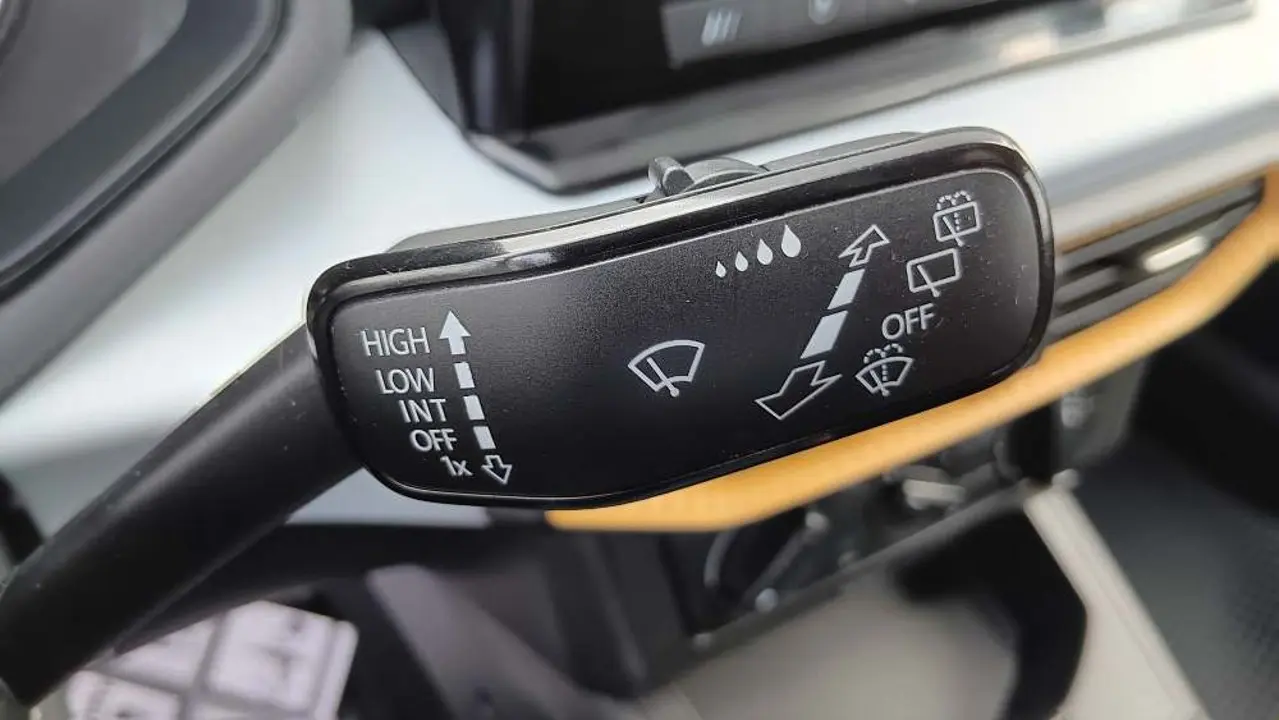 https://cdn.autoq.gr/websites/stock-center.gr/images/vehicles/seat-ibiza-5-hronia-eggyisi-reference-gkri-2021/20250528_165953.jpg