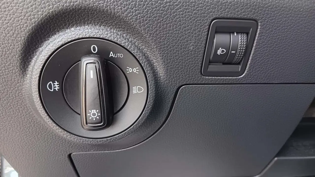 https://cdn.autoq.gr/websites/stock-center.gr/images/vehicles/seat-ibiza-5-hronia-eggyisi-reference-gkri-2021/20250528_165959.jpg