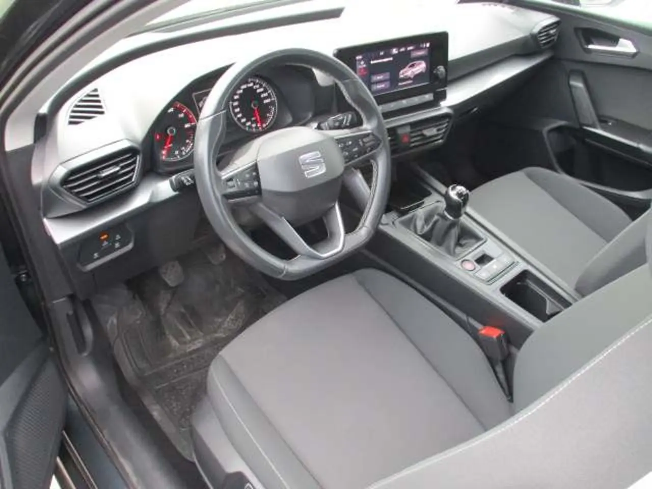 https://cdn.autoq.gr/websites/stock-center.gr/images/vehicles/seat-leon-5-hronia-eggyisi-business-10-tsi-110hp-gkri-2020/img_6089.jpg
