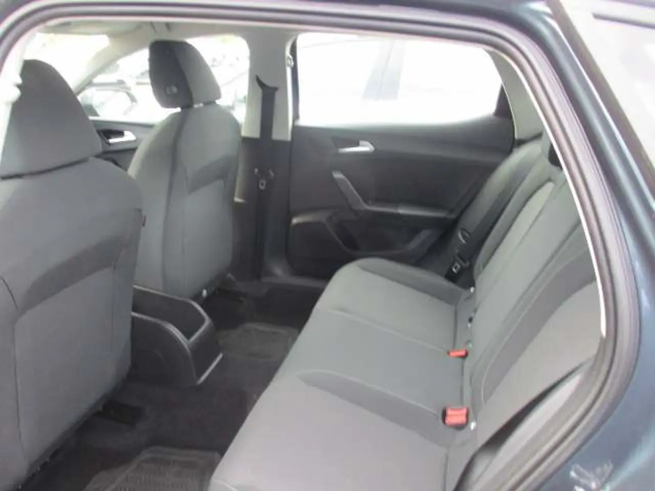 https://cdn.autoq.gr/websites/stock-center.gr/images/vehicles/seat-leon-5-hronia-eggyisi-business-10-tsi-110hp-gkri-2020/img_6090.jpg