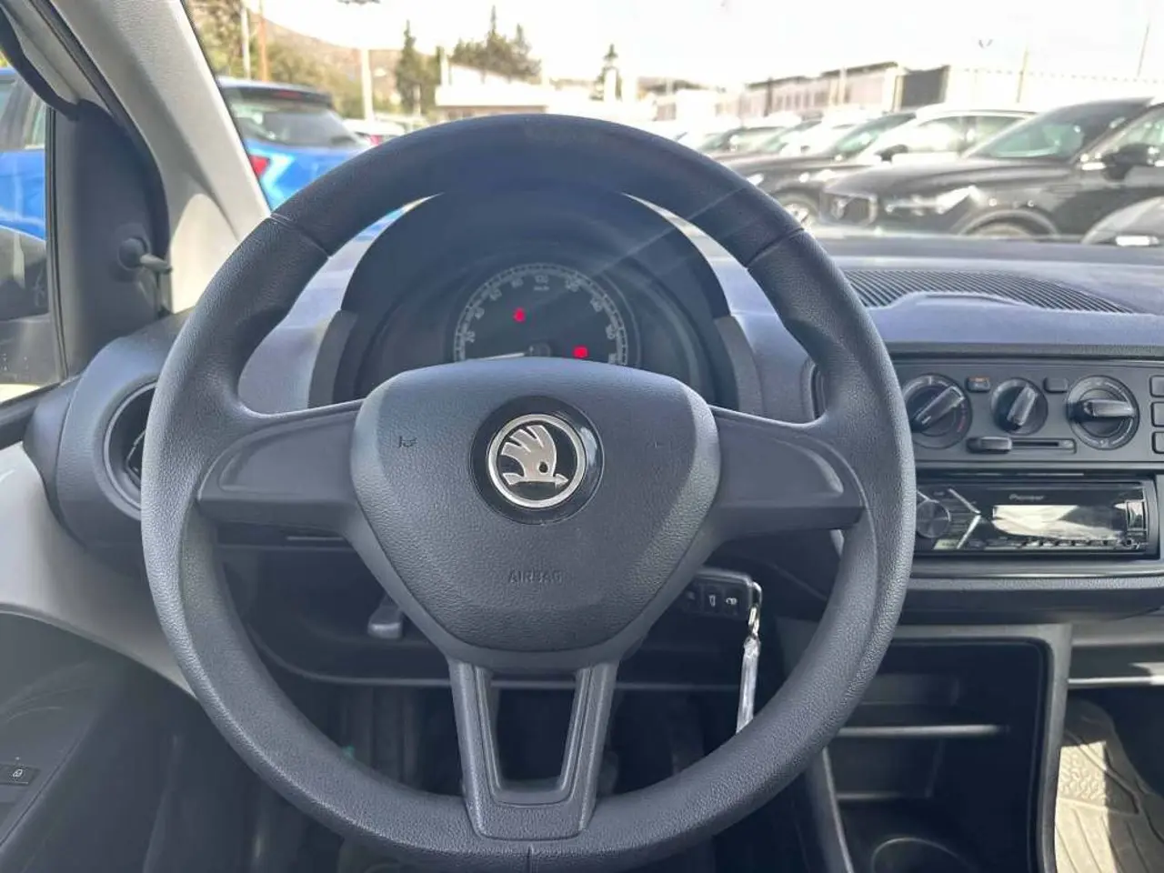 https://cdn.autoq.gr/websites/stock-center.gr/images/vehicles/skoda-citigo-5-xronia-eggyisi-active-aspro-2018/img_7140.jpg